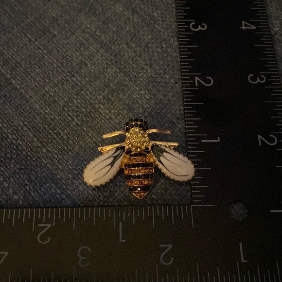Bee Pin - Picture 2 of 3